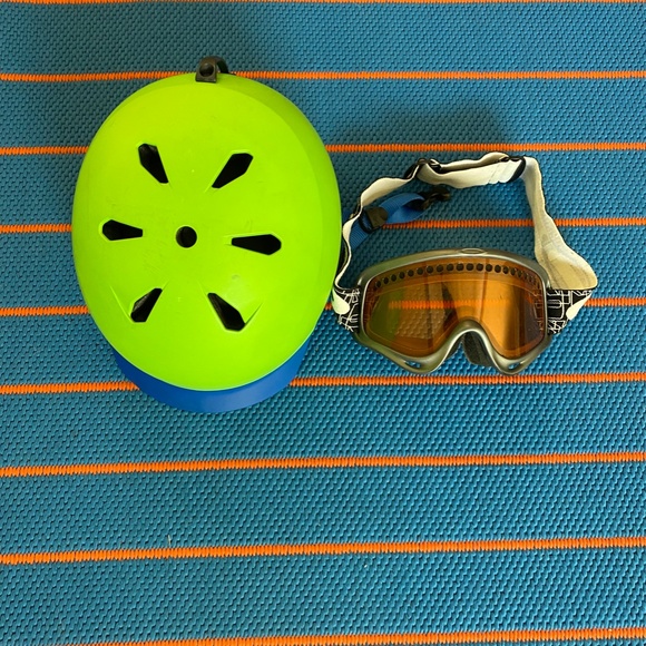 Oakley Other Mens Bern Ski Helmet And Oakley Ski Goggles Poshmark